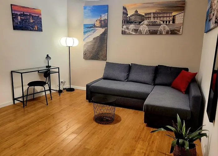 In The Historic Center جنوة