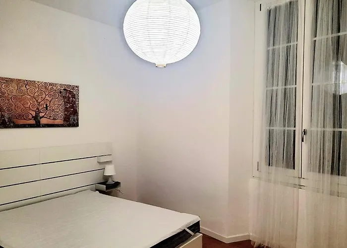 In The Historic Center * جنوة